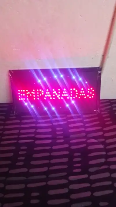 Letrero LED Luminoso para Empanadas - miniatura 3