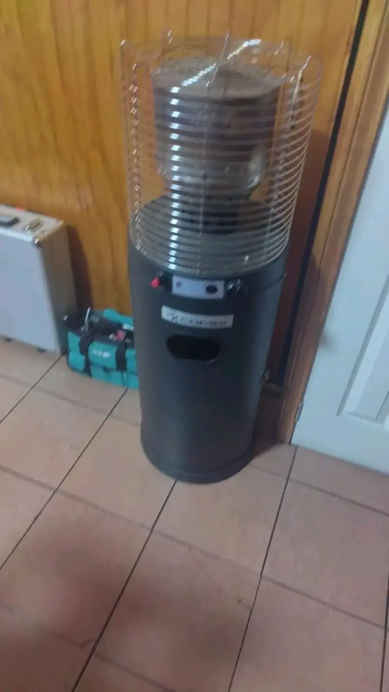 Calefactor a gas de pie para exteriores