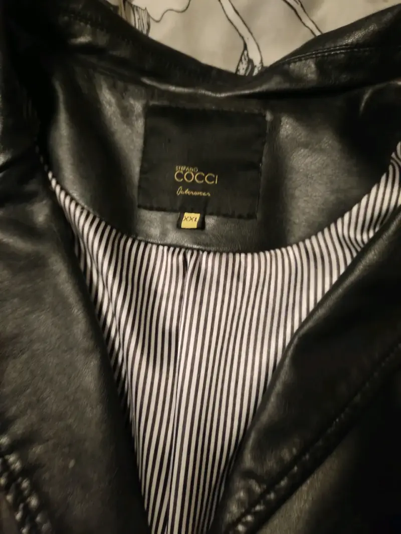 Chaqueta de cuero negra marca Cocci - 2