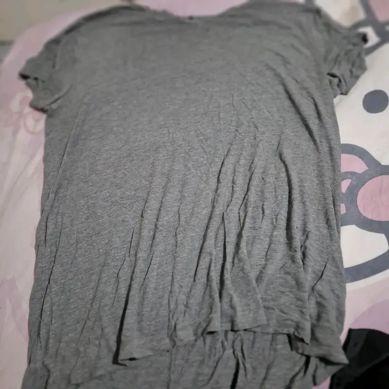 Polera gris de algodón para mujer
