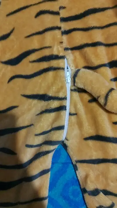 Disfraz de tigre para niño con capucha - miniatura 3
