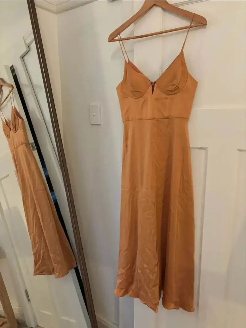Vestido de seda Zimmermann color durazno - 5