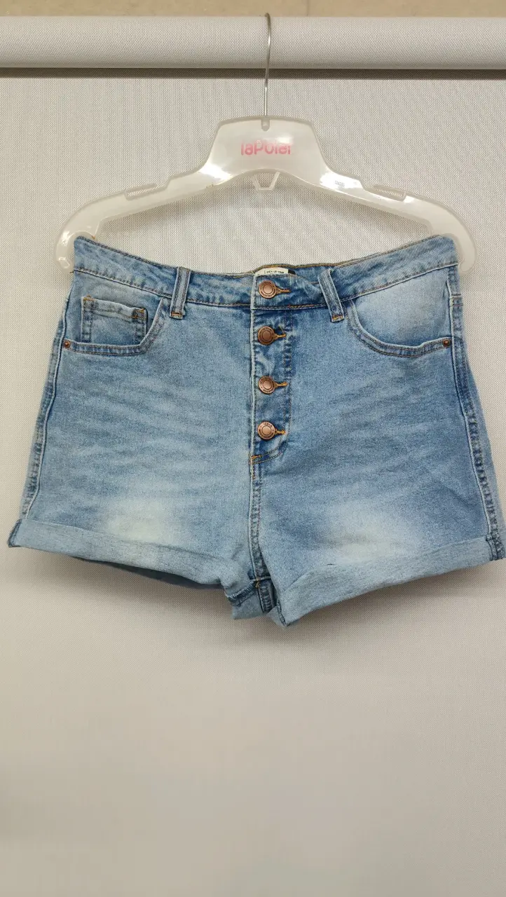 Shorts de mezclilla azul claro con botones - 1