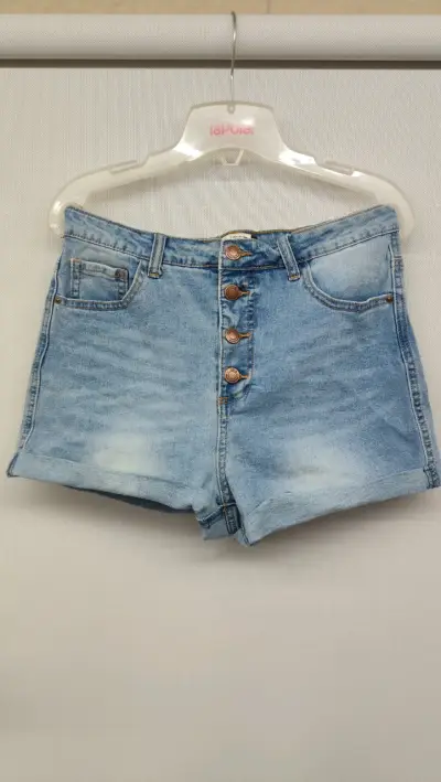 Shorts de mezclilla azul claro con botones - miniatura 1