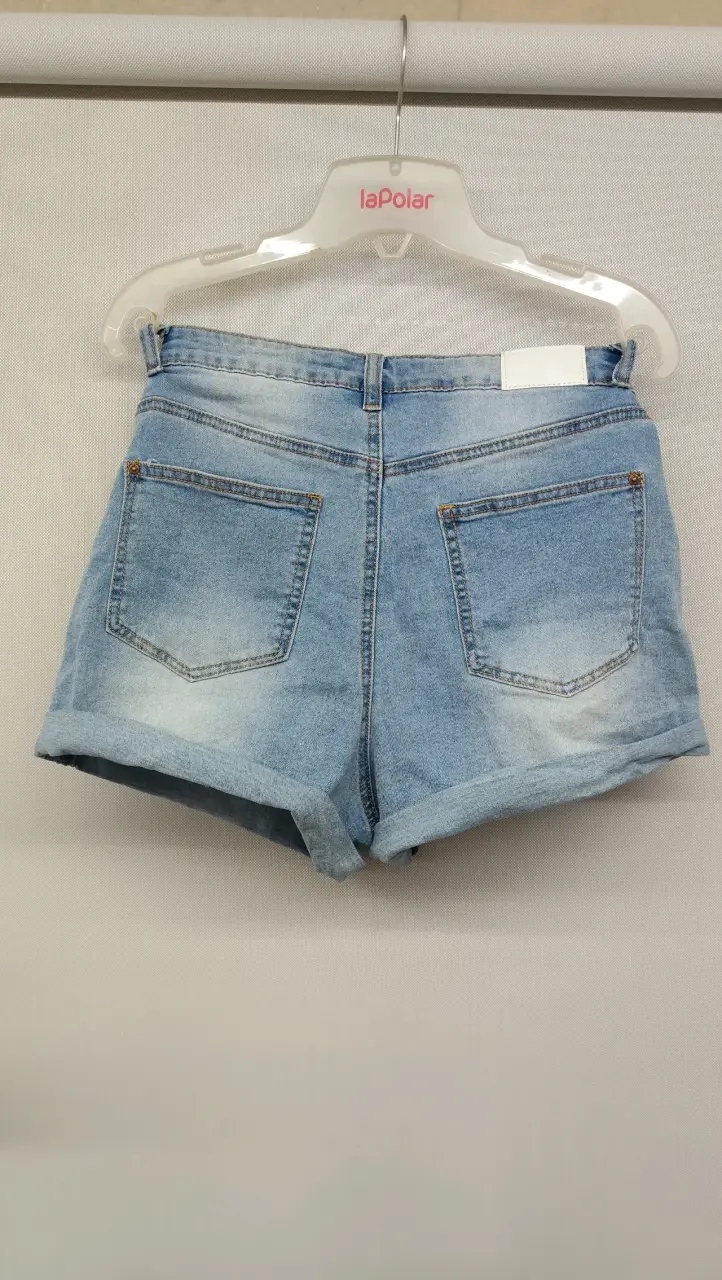 Shorts de mezclilla azul claro con botones - 2