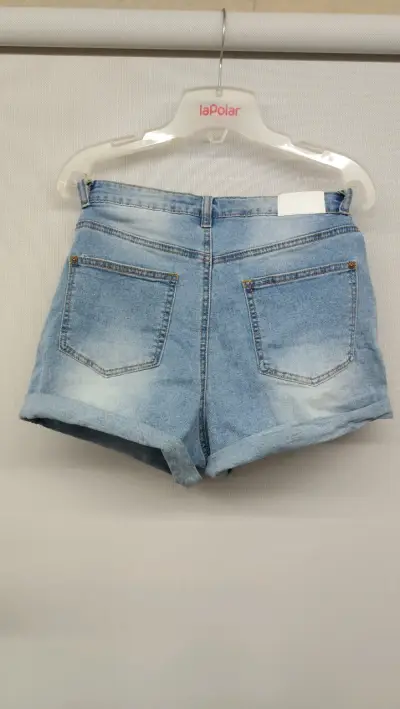 Shorts de mezclilla azul claro con botones - miniatura 2