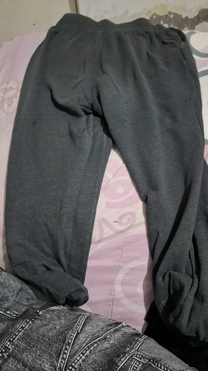 Pantalones deportivos grises con lentejuelas - 2