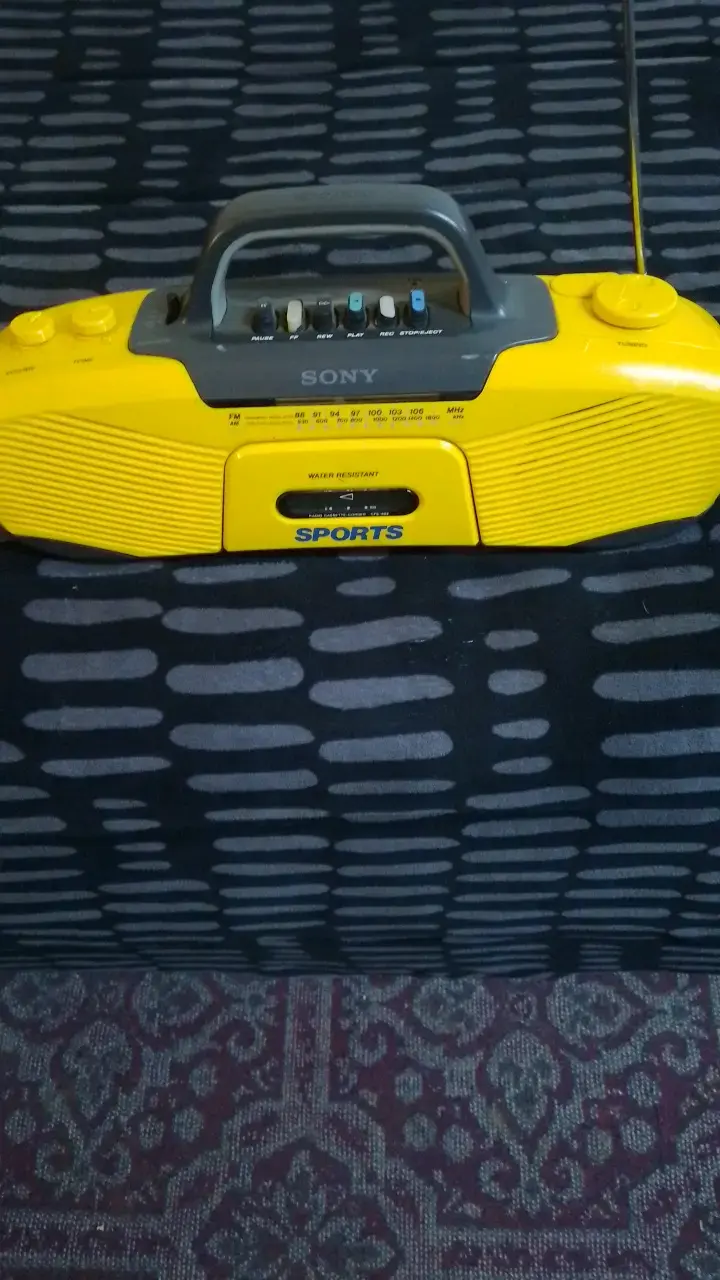 Radio portátil Sony Sports amarilla resistente al agua - 2