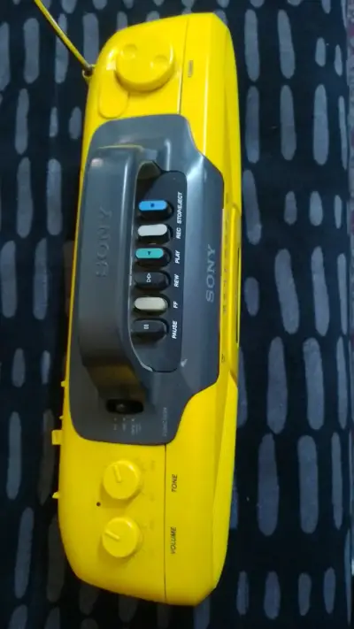Radio portátil Sony Sports amarilla resistente al agua - miniatura 4