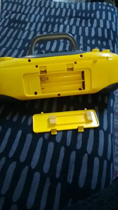 Radio portátil Sony Sports amarilla resistente al agua - miniatura 5