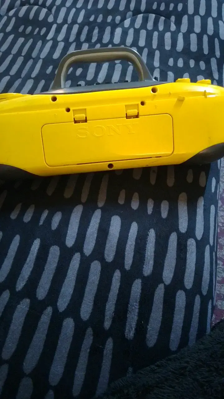 Radio portátil Sony Sports amarilla resistente al agua - 6