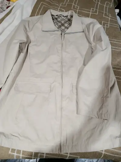 Chaqueta beige para mujer IZOD con forro a cuadros - miniatura 1