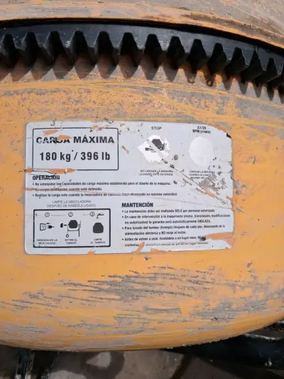 Hormigonera de 180 kg en buen estado todo funciona - miniatura 2