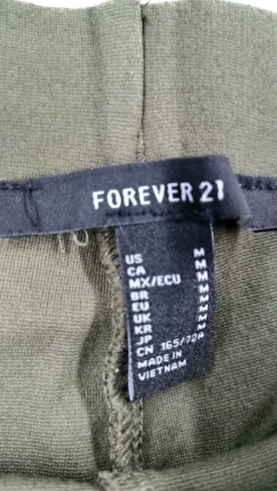 Calza pantalón verde Forever 21 talla M - miniatura 2