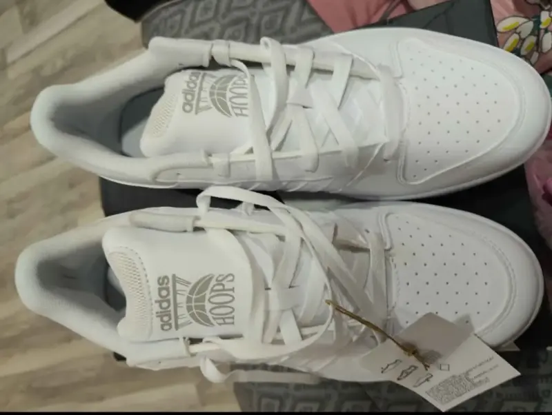 Zapatillas blancas Adidas Hoops para hombre - 1