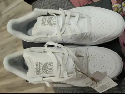 Zapatillas blancas Adidas Hoops para hombre - miniatura 1