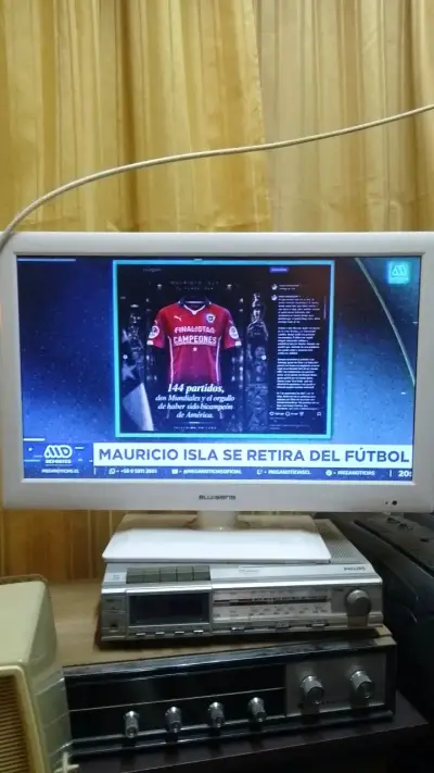 Televisor LED de 20 pulgadas con control remoto - miniatura 1