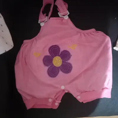 Ropa de bebé unisex abrigadora y cómoda - miniatura 2