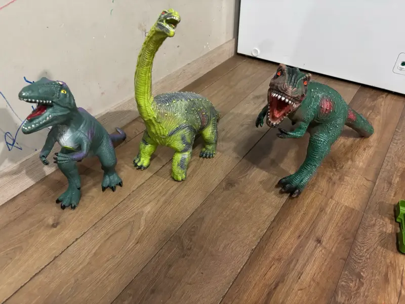 Figura de dinosaurio T-Rex de juguete - 2