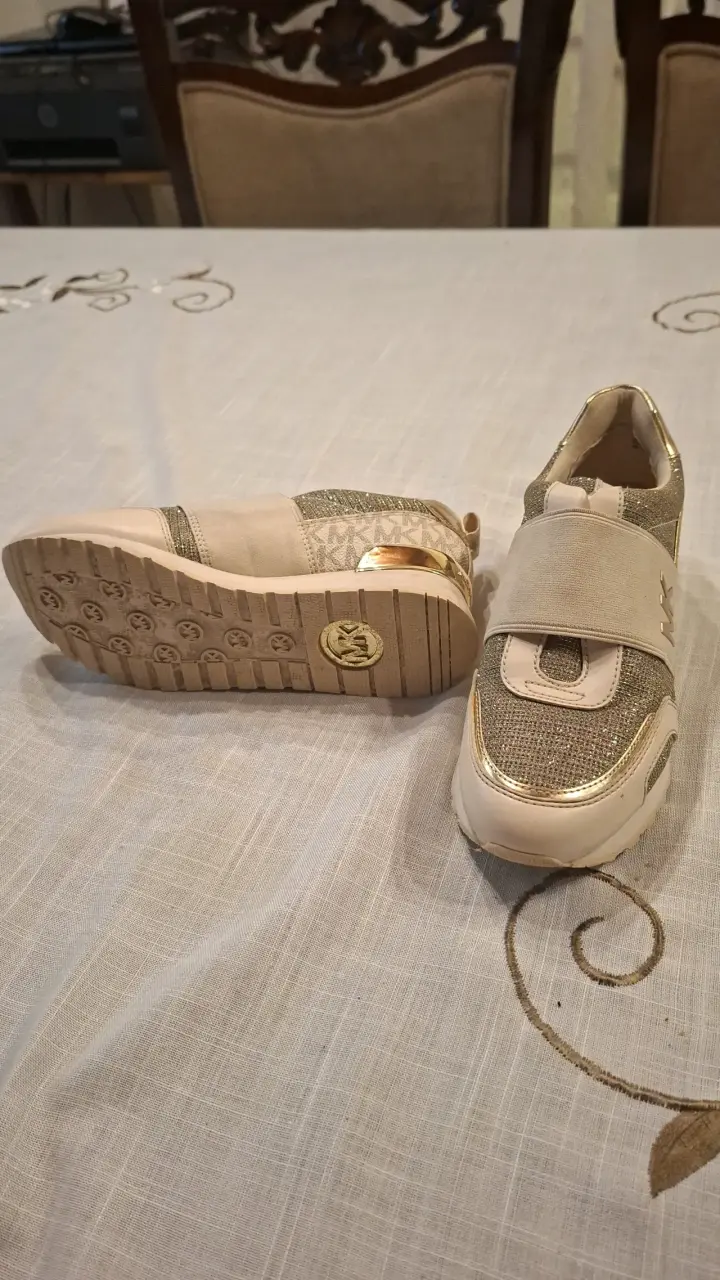 Zapatillas deportivas doradas MK para mujer - 2