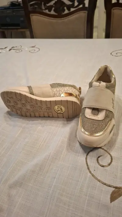 Zapatillas deportivas doradas MK para mujer - miniatura 2