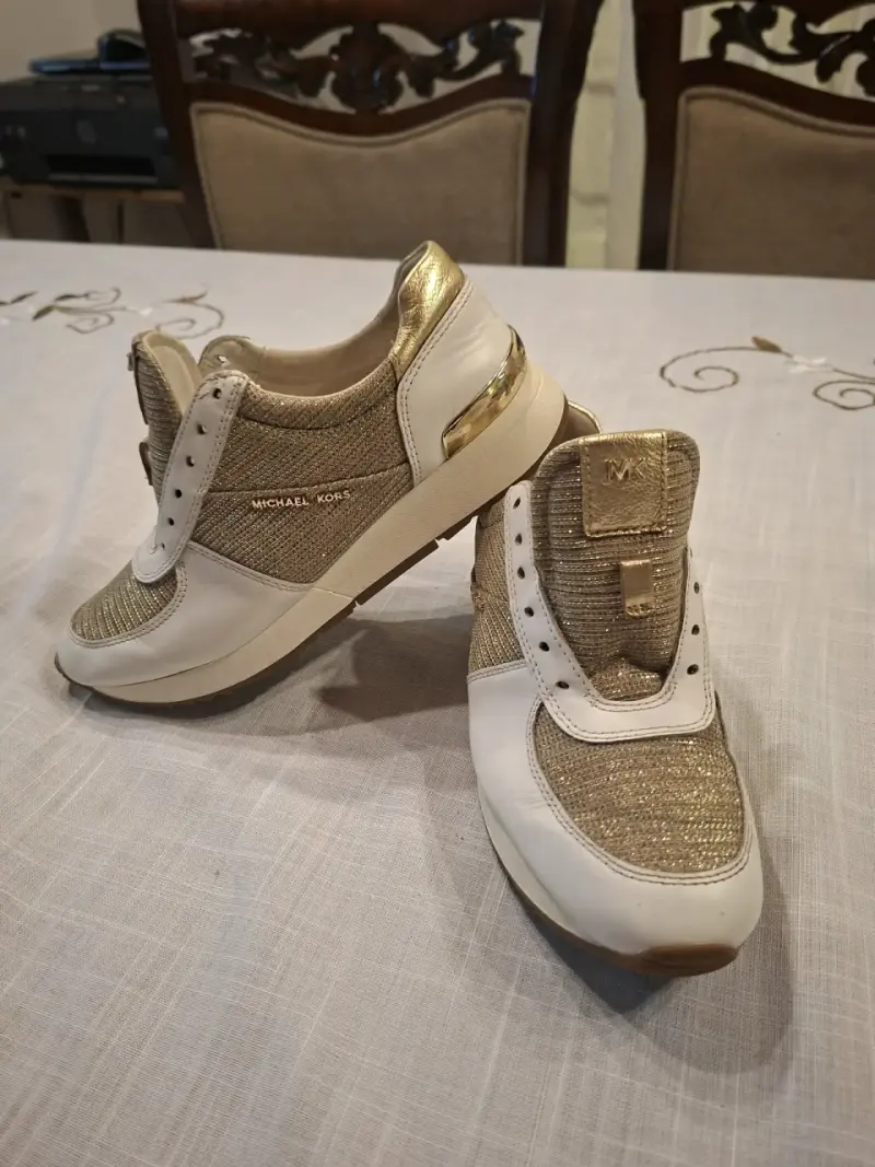 Zapatillas doradas Michael Kors para mujer - 2