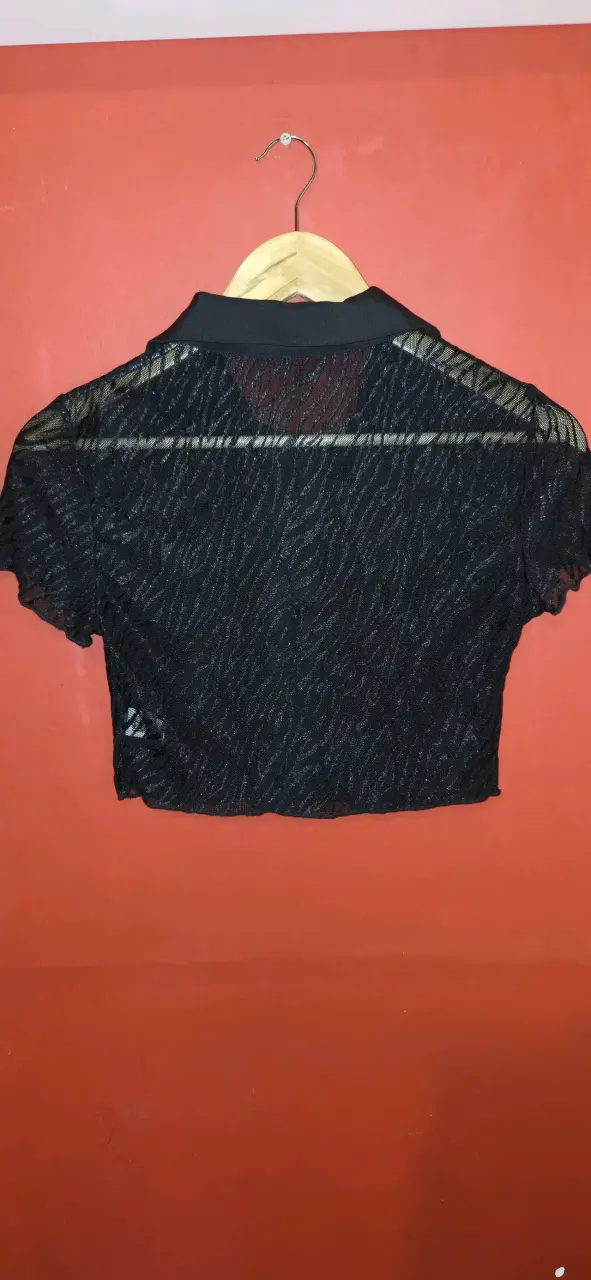 Blusa corta negra de encaje Shein - 2