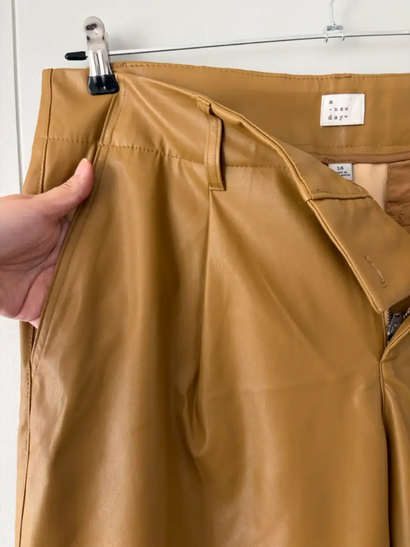 Pantalo ecocuero camel A New Day - 2