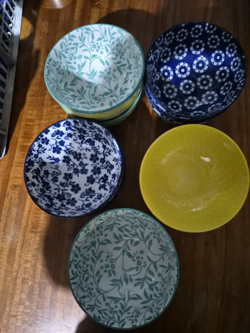 Cuencos de cerámica con diseños florales - 1