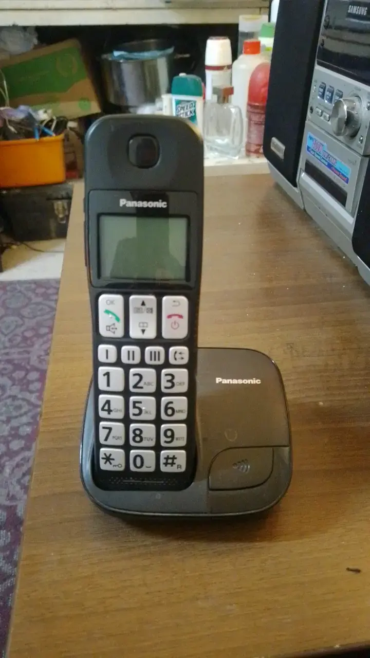 Teléfono inalámbrico Panasonic con base - 1