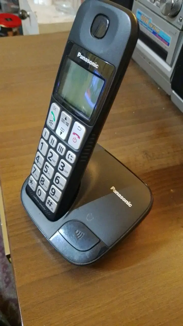 Teléfono inalámbrico Panasonic con base - 3