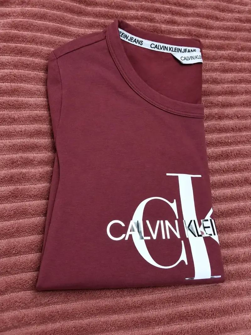 Vestido Calvin Klein Jeans burdeos con logo - 1