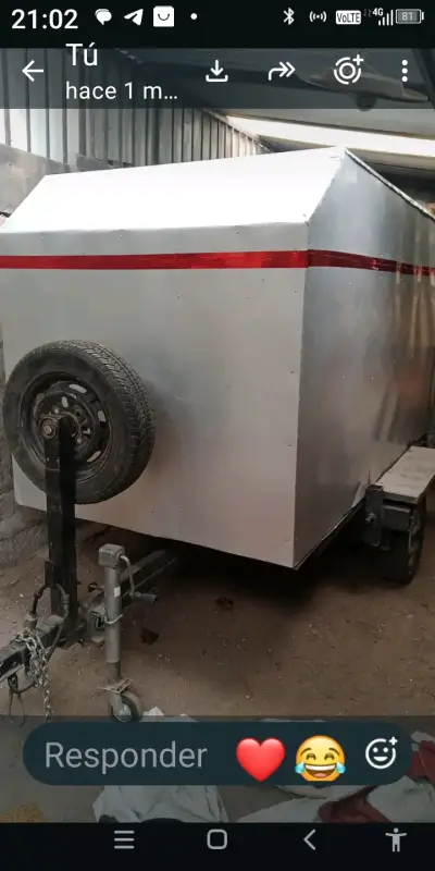 Carro de arrastre cerrado con rueda de repuesto - miniatura 2
