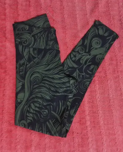 Leggings deportivos con diseño tribal verde y negro - miniatura 2