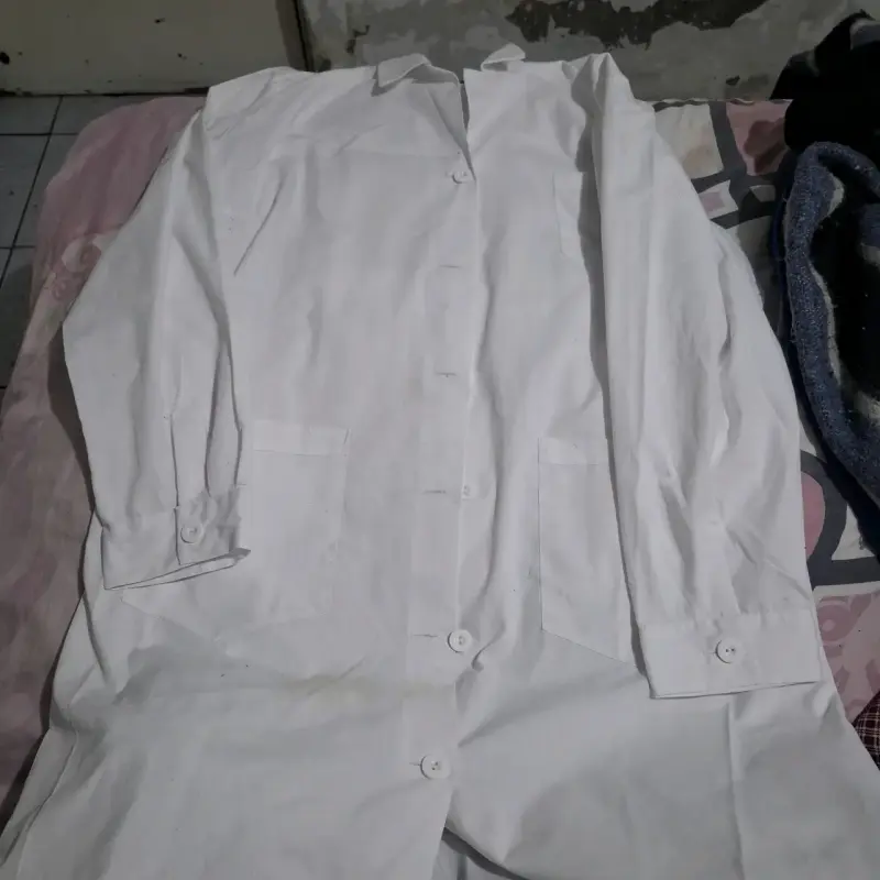 Delantal blanco de laboratorio Mr Henry con manchas - 1