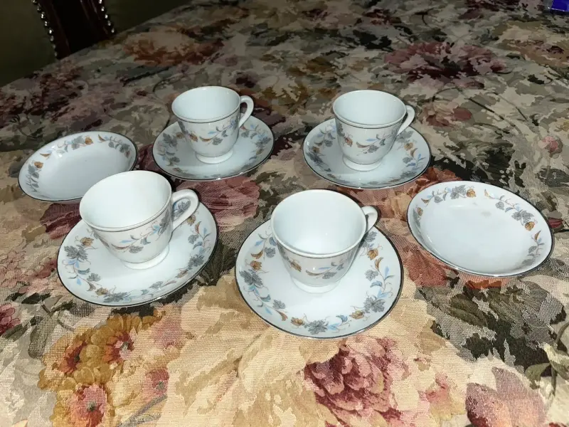 Juego de Tazas de Té de Porcelana con Diseño Floral - 1