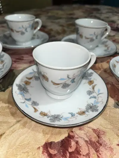 Juego de Tazas de Té de Porcelana con Diseño Floral - miniatura 4