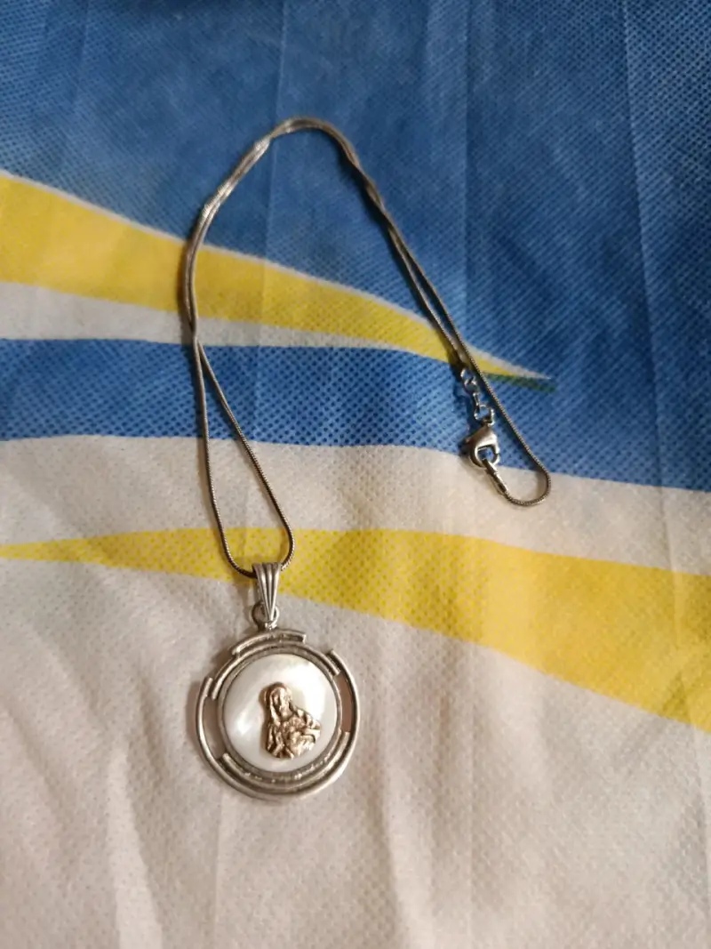 Collar de plata con medalla religiosa - 1