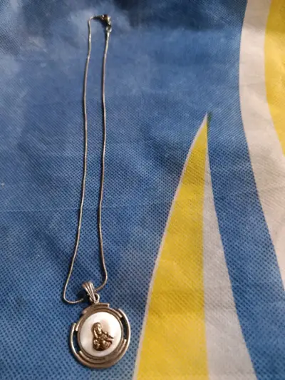 Collar de plata con medalla religiosa - miniatura 4