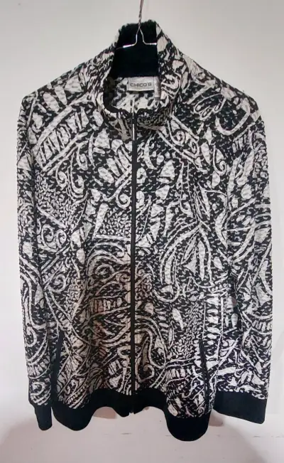 Poleron  estampada en blanco y negro de Chico's - miniatura 1
