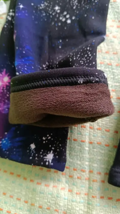 Leggings térmicos para niña con diseño de galaxia - miniatura 2