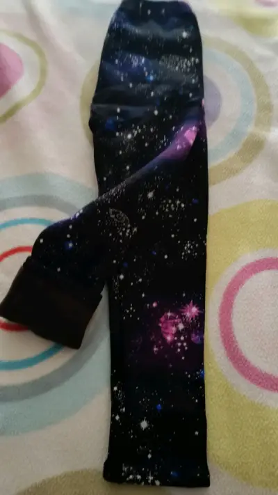 Leggings térmicos para niña con diseño de galaxia - miniatura 3