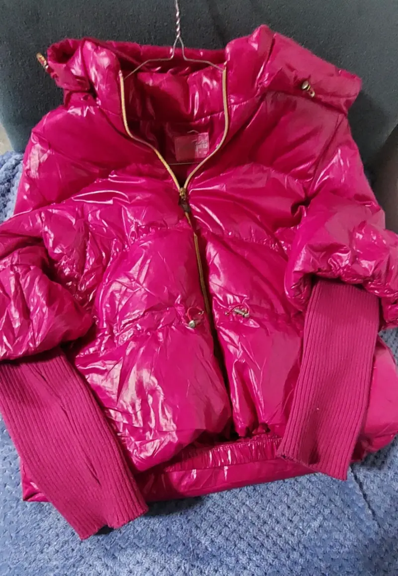 Chaqueta acolchada fucsia con capucha - 3