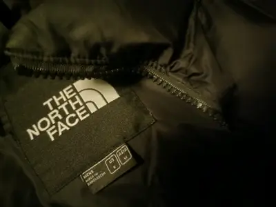 Chaqueta negra The North Face para hombre o mujer - miniatura 1