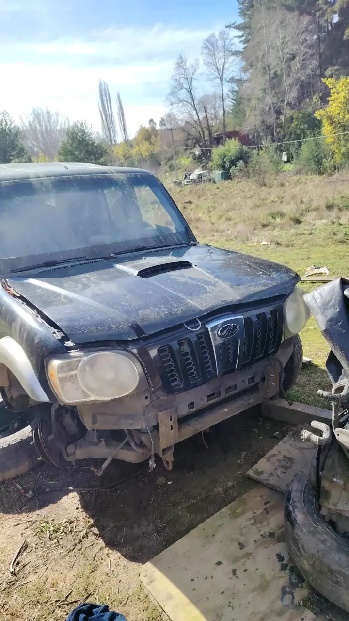 Vehículo Mahindra para repuestos o reparación