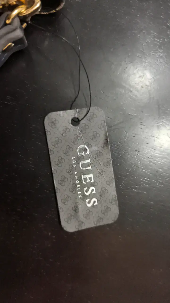 Billetera Guess beige con logo y cierre - 5