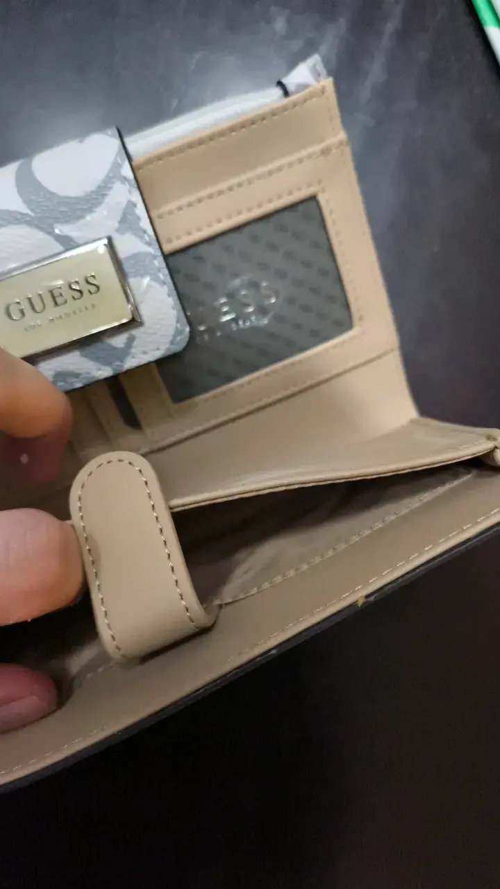 Cartera Guess estampada - 3