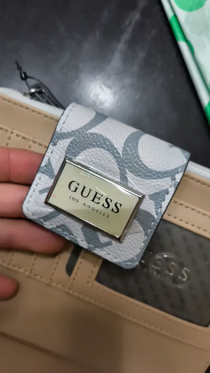 Cartera Guess estampada - 5
