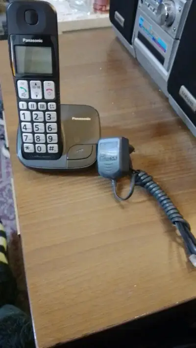 Teléfono inalámbrico Panasonic con base - miniatura 5