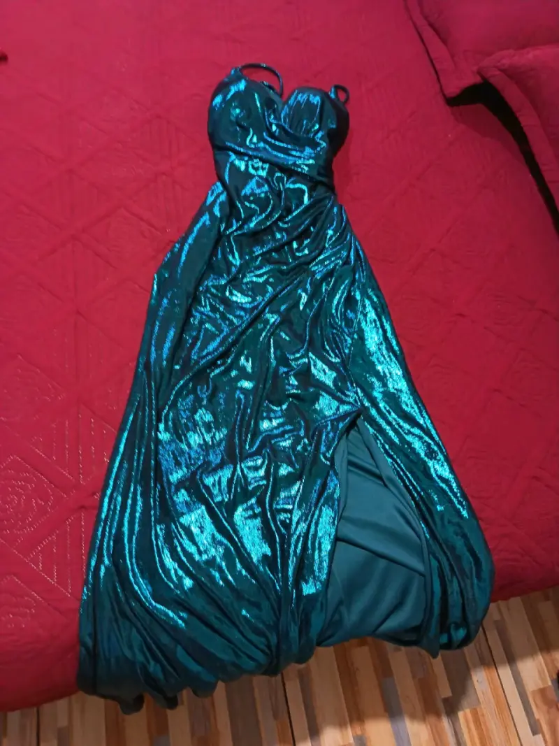 Vestido de fiesta verde esmeralda brillante